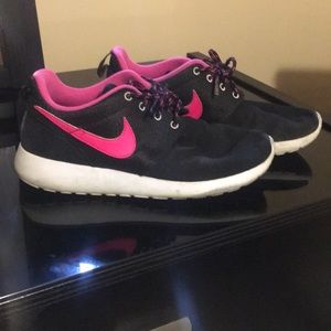 Nike roshes!